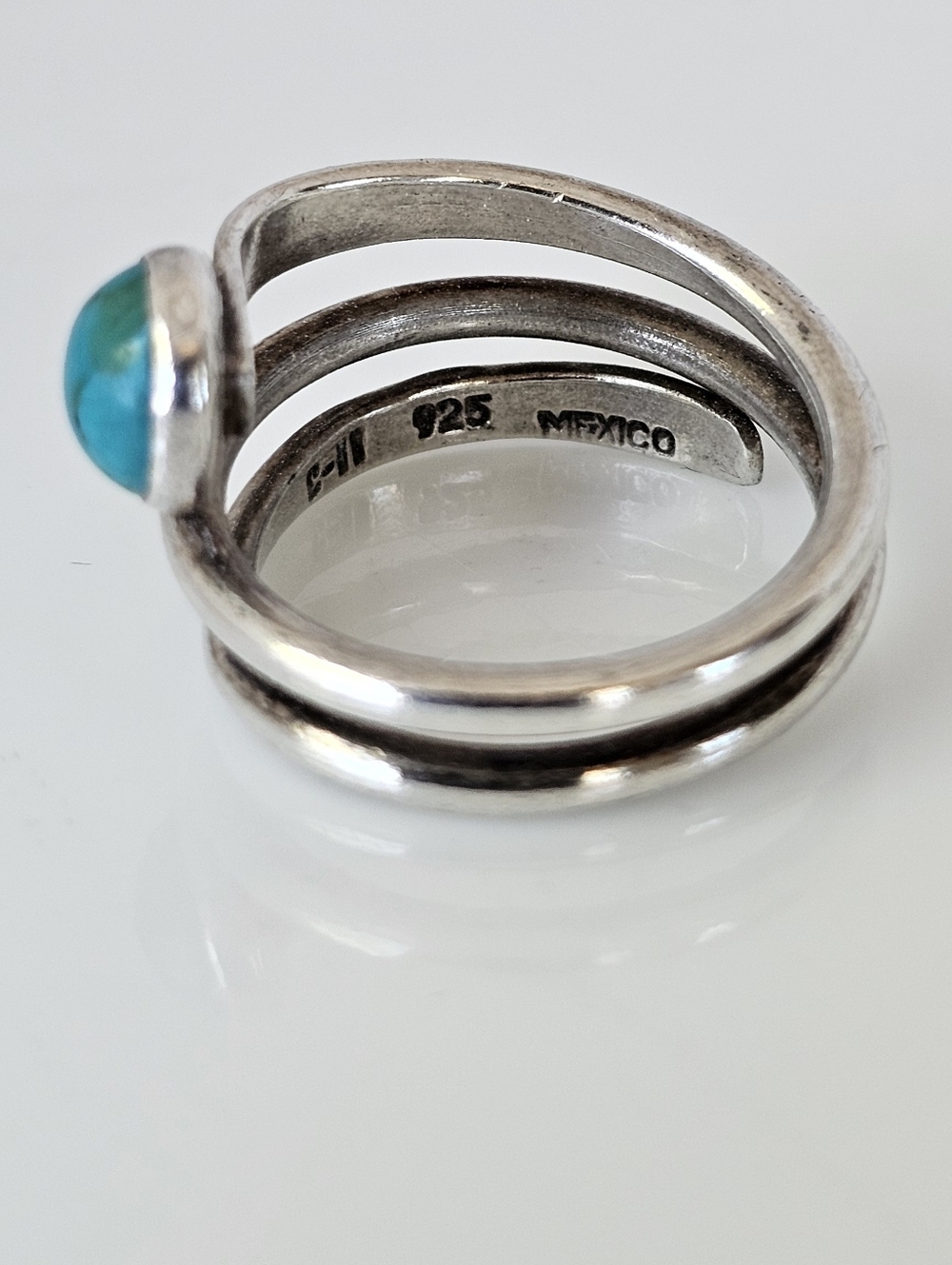 Vintage Artisan Crafted Turquoise Sterling Silver Spiral Ring Size 7-8 - Picture 3 of 7